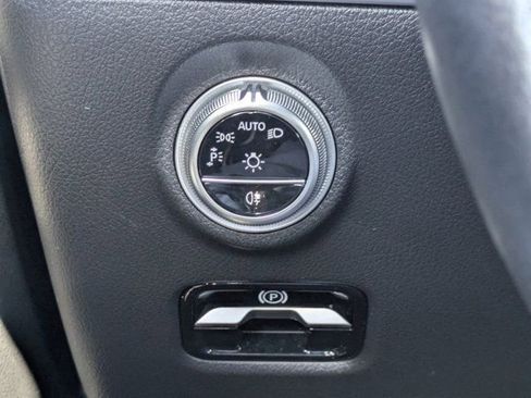 Used 2025 Mercedes-Benz C 300 Sedan image 25