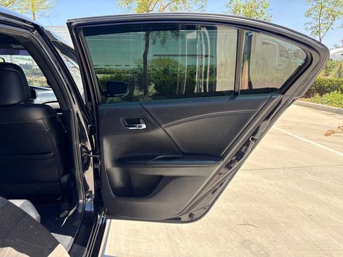 Used 2017 Honda Accord Sport image 12