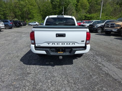 Used 2019 Toyota Tacoma TRD Sport AWD/4WD image 9