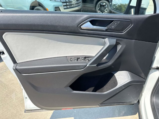Used 2018 Volkswagen Tiguan SE FWD image 22