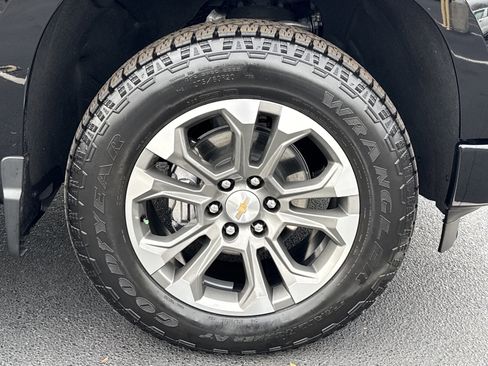 Certified 2025 Chevrolet Silverado 1500 High Country w/ Technology Package image 13