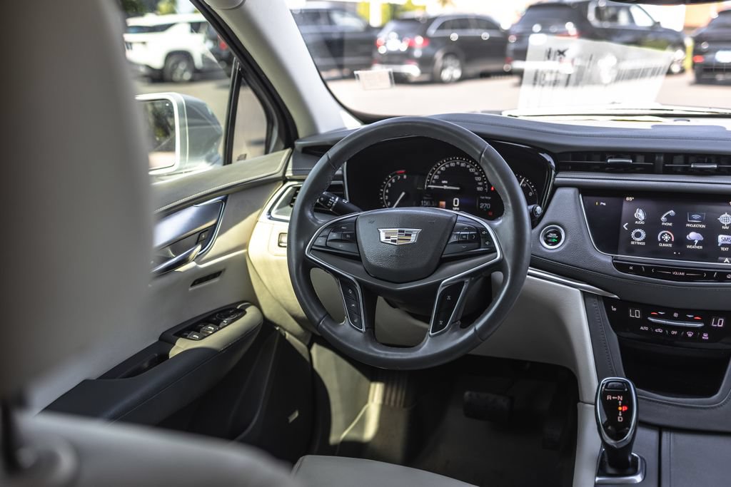 Used 2017 Cadillac XT5 Luxury w/ Driver Awareness Package AWD/4WD image 11