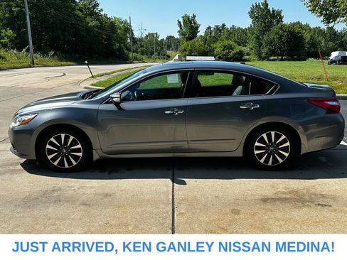 Used 2016 Nissan Altima 2.5 SL w/ Moonroof Package FWD image 6