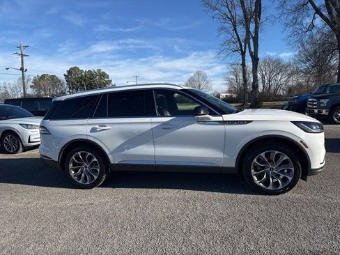 Used 2025 Lincoln Aviator Reserve w/ Illumination Package image 9