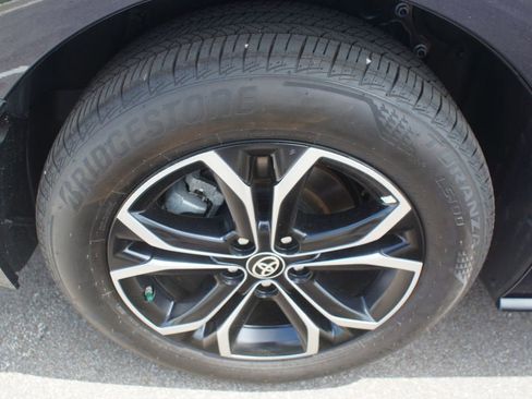 Used 2025 Toyota Sienna Platinum AWD/4WD image 26