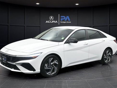 Used 2025 Hyundai Elantra SEL FWD image 1