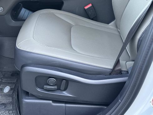 Certified 2025 Land Rover Defender 110 X-Dynamic SE image 20