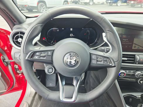 Used 2024 Alfa Romeo Giulia Veloce AWD/4WD image 22