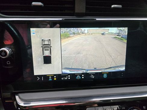 Used 2023 GMC Sierra 1500 AT4X image 4