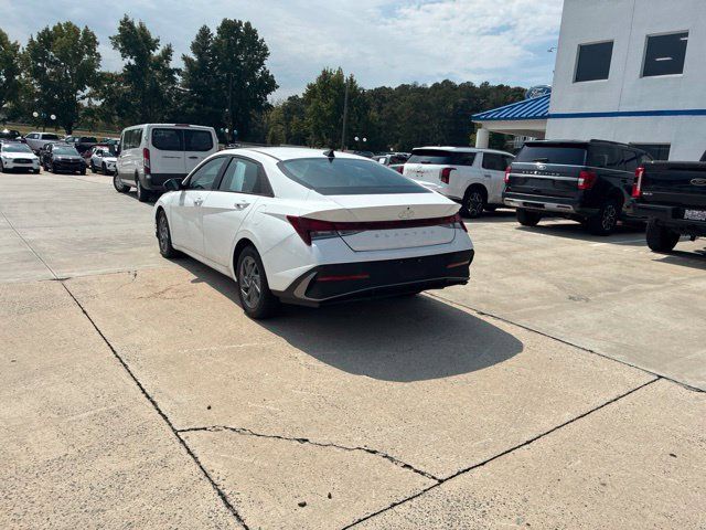 Used 2024 Hyundai Elantra SEL FWD image 25