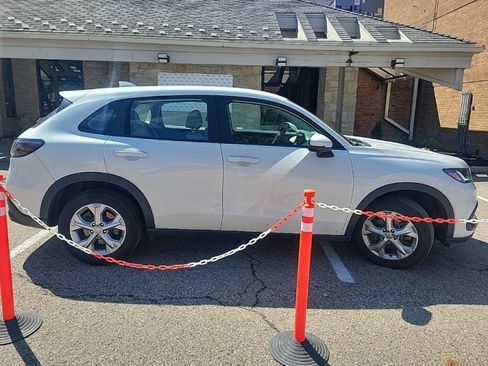 Used 2023 Honda HR-V LX image 8