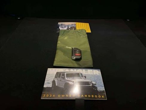Used 2024 Jeep Wrangler Unlimited image 25