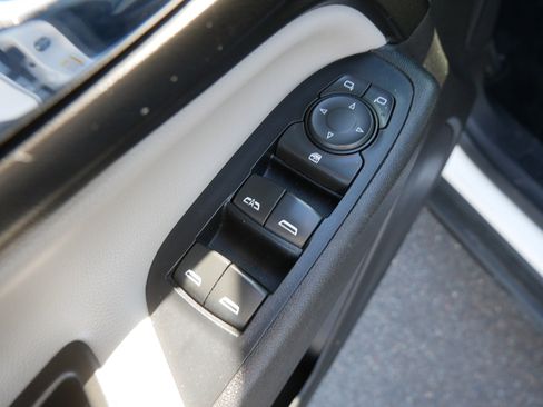 Used 2019 Chevrolet Equinox LS w/ LS Convenience Package image 21