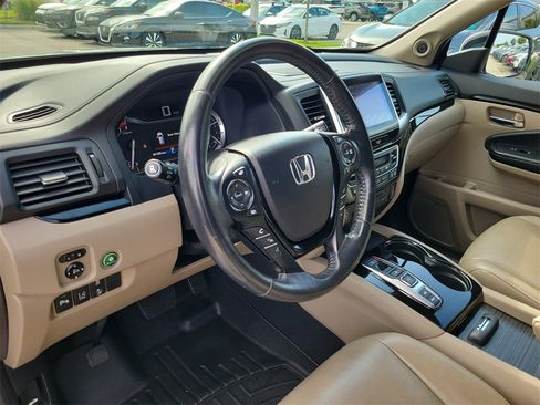 Used 2016 Honda Pilot Touring image 24