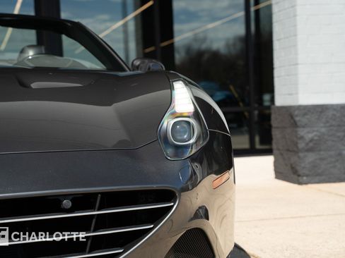 Used 2016 Ferrari California T image 6