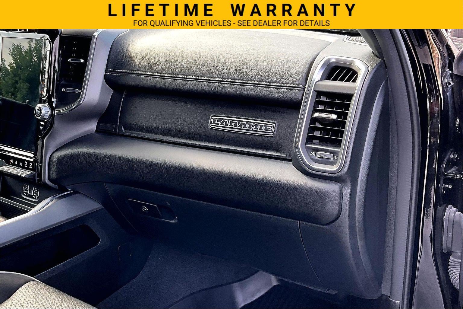 Used 2024 RAM 1500 Laramie AWD/4WD image 17