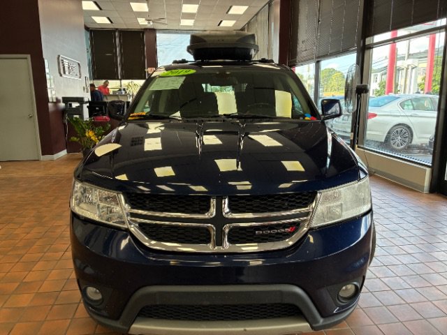 Used 2019 Dodge Journey SE w/ Connectivity Group FWD image 2