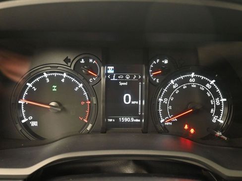 Used 2022 Toyota 4Runner SR5 Premium image 19