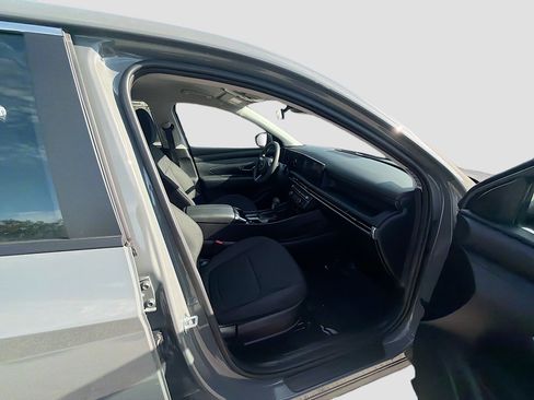 Used 2025 Hyundai Tucson SE FWD image 30
