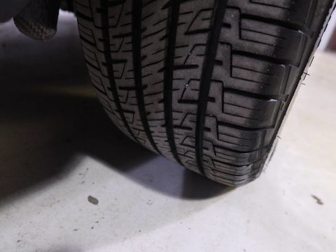 Used 2004 Ford Thunderbird Deluxe image 31