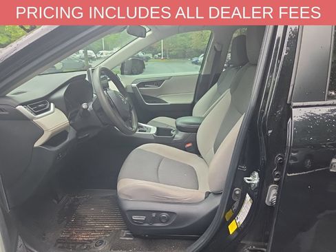 Used 2023 Toyota RAV4 XLE AWD/4WD image 5