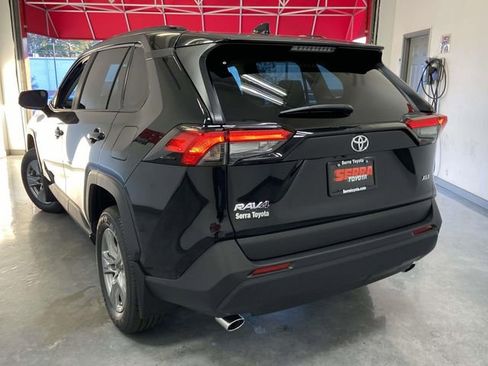 Used 2025 Toyota RAV4 XLE w/ Convenience Package image 5