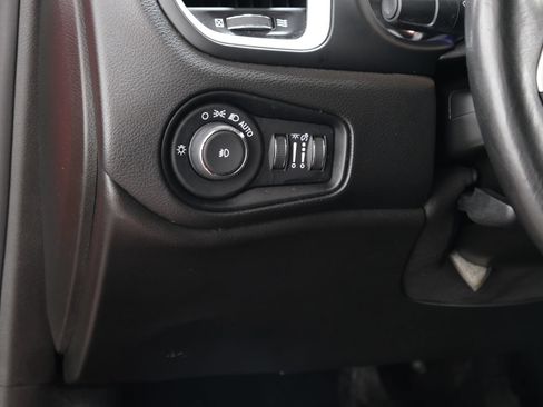 Used 2019 Jeep Renegade Latitude w/ Cold Weather Group FWD image 26