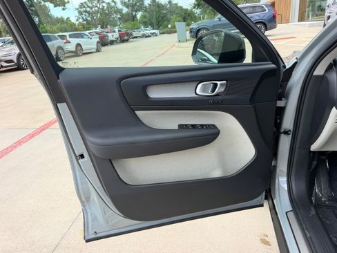 Certified 2026 Volvo XC40 B5 Plus AWD/4WD image 22