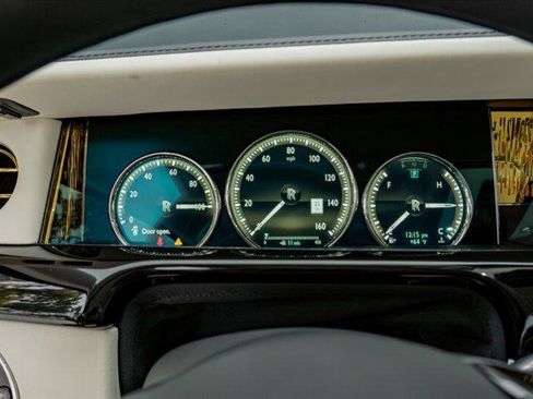 Used 2024 Rolls-Royce Phantom Sedan image 90