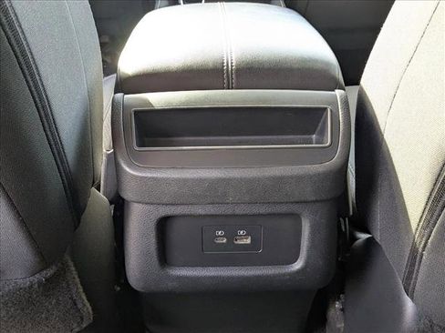 Used 2024 Nissan Pathfinder S image 17