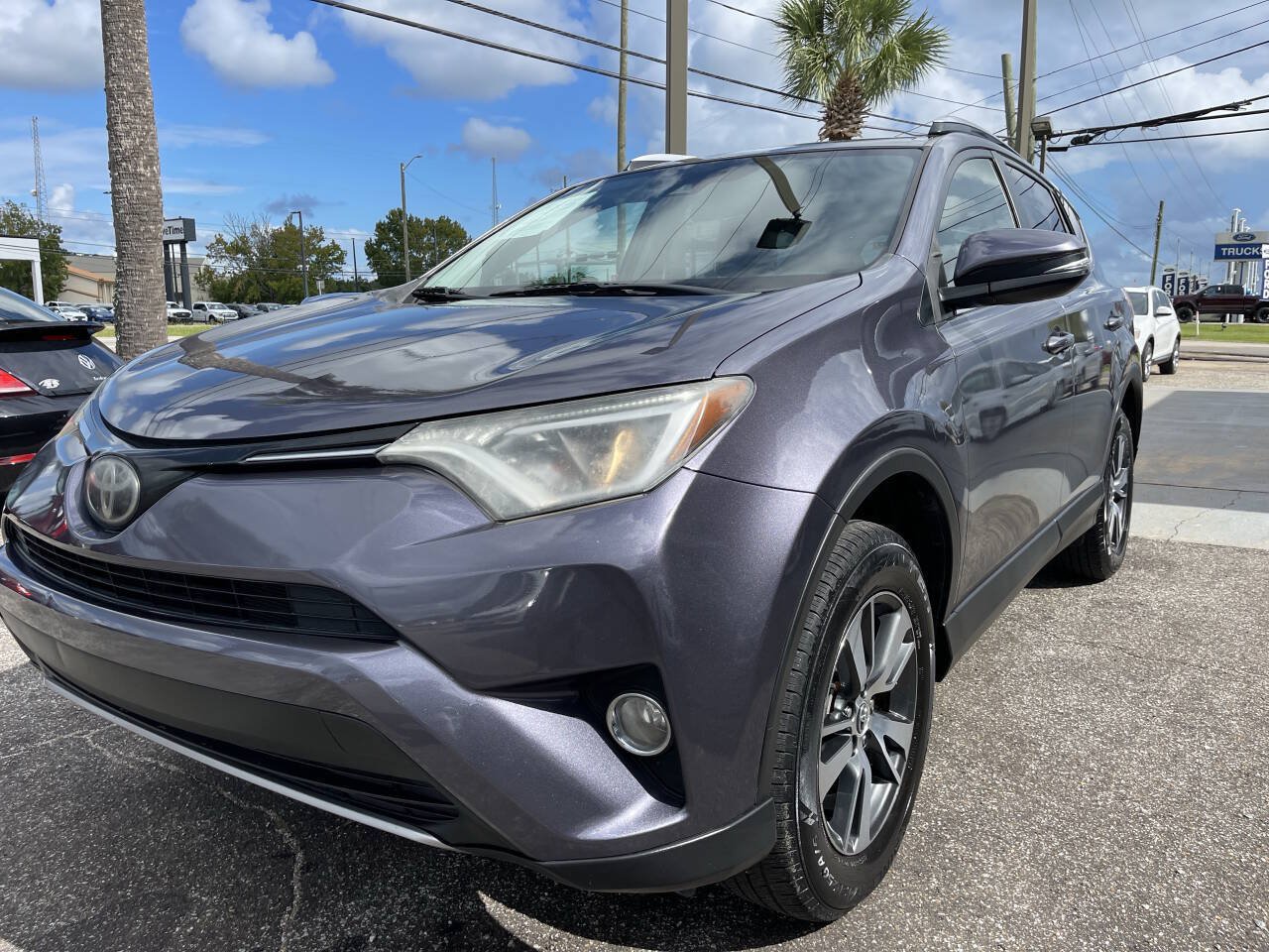 Used 2017 Toyota RAV4 XLE FWD image 3