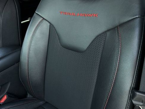 Used 2025 Jeep Compass Trailhawk AWD/4WD image 23