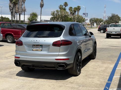 Used 2016 Porsche Cayenne AWD/4WD image 10
