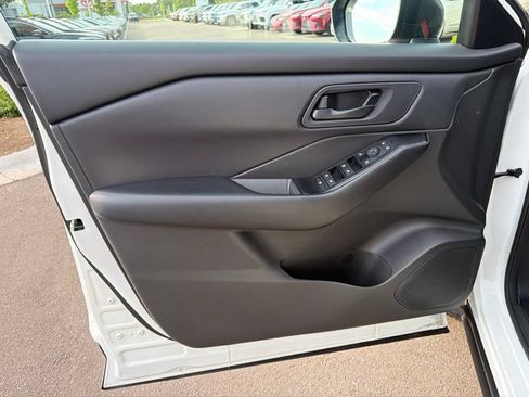 Used 2024 Nissan Rogue S AWD/4WD image 23