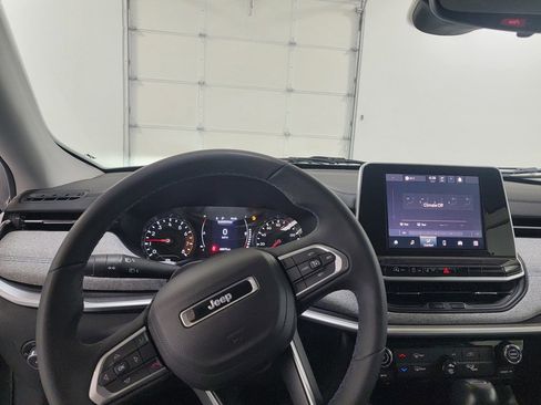 Used 2022 Jeep Compass Latitude image 23