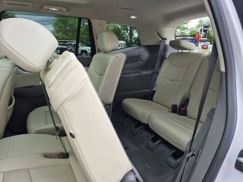 Used 2022 Cadillac XT6 Premium Luxury w/ Technology Package AWD/4WD image 31