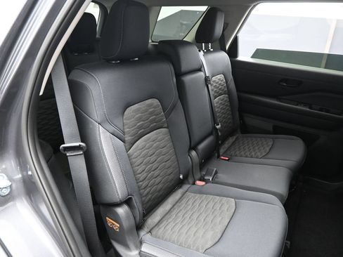 Certified 2025 Nissan Pathfinder SV FWD image 13