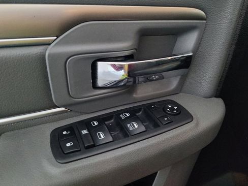 Used 2018 RAM 1500 Classic SLT AWD/4WD image 27