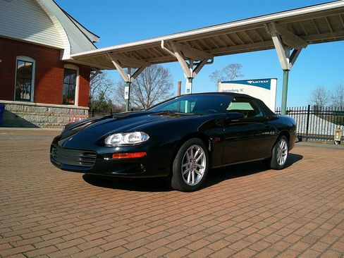 Used 2002 Chevrolet Camaro Z28 w/ SS Performance/Appearance Pkg image 2