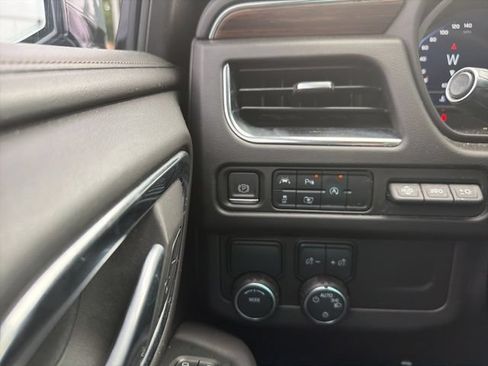 Used 2023 Chevrolet Suburban High Country RWD image 12