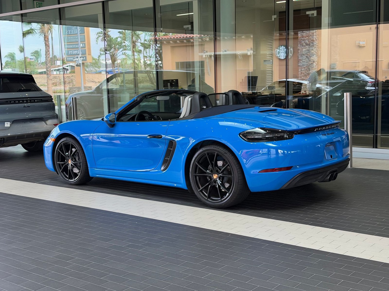 Certified 2024 Porsche 718 Boxster RWD image 9
