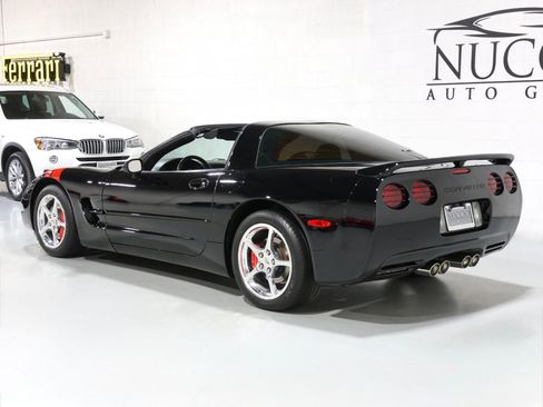 Used 2002 Chevrolet Corvette Coupe w/ Preferred Equipment Group1 image 24
