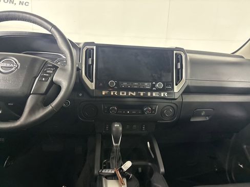 Used 2025 Nissan Frontier SV w/ SV Convenience Package RWD image 21