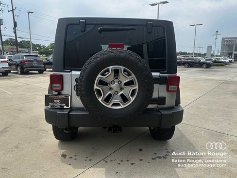 Used 2018 Jeep Wrangler Unlimited Rubicon w/ Connectivity Group AWD/4WD image 5