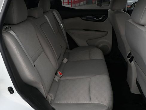 Used 2019 Nissan Rogue Sport SV image 16