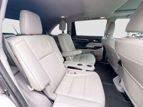 Used 2015 Toyota Highlander Limited image 24
