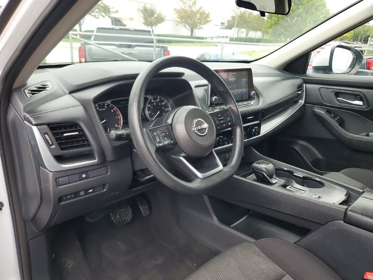 Used 2024 Nissan Rogue SV FWD image 18