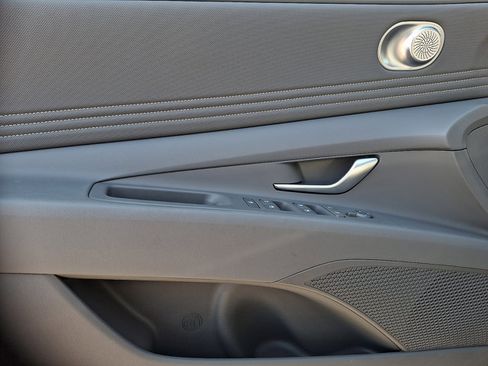 Certified 2025 Hyundai Elantra Sport image 12