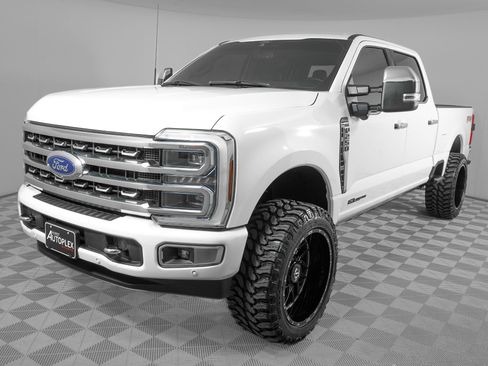 Used 2024 Ford F250 Platinum w/ FX4 Off-Road Package AWD/4WD image 8