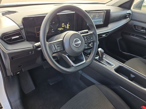 Used 2025 Nissan Kicks S FWD image 13